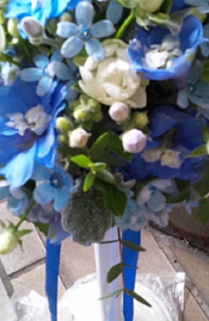 ウエディングブーケ～青い花をふんだんに集めた繊細で爽やかなラウンド